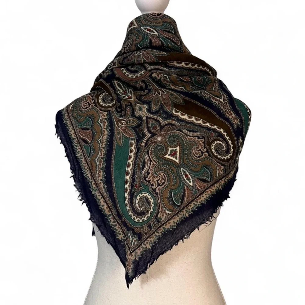 Club7 Elegant Paisley square‎ Scarf 100% Wool